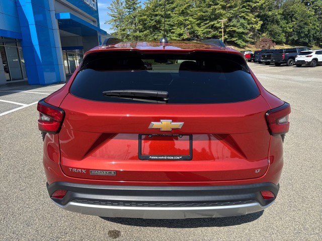 Used 2024 Chevrolet Trax LT w/ Sunroof Package image 4