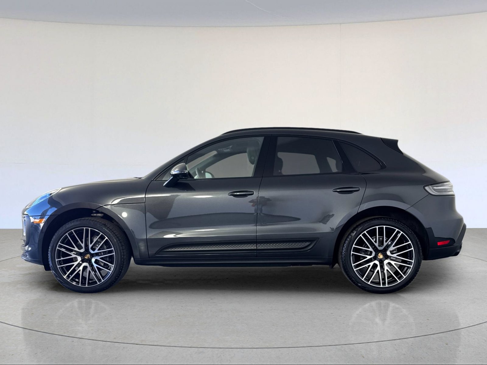 Certified 2026 Porsche Macan AWD/4WD image 2
