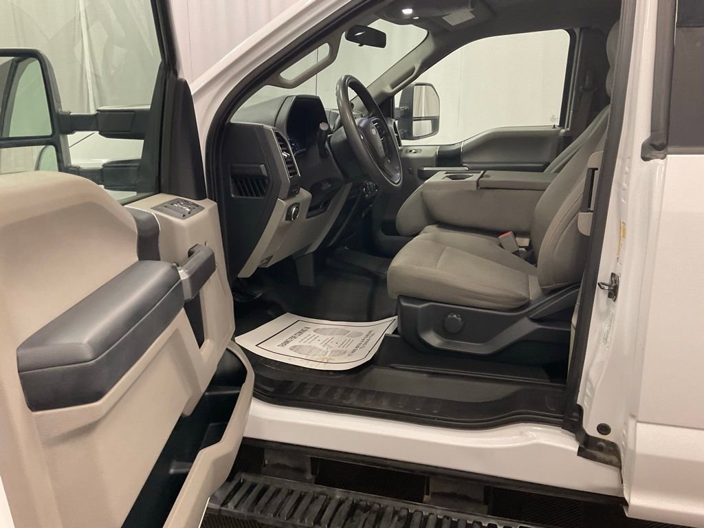 Used 2019 Ford F250 XLT w/ Camper Package AWD/4WD image 4