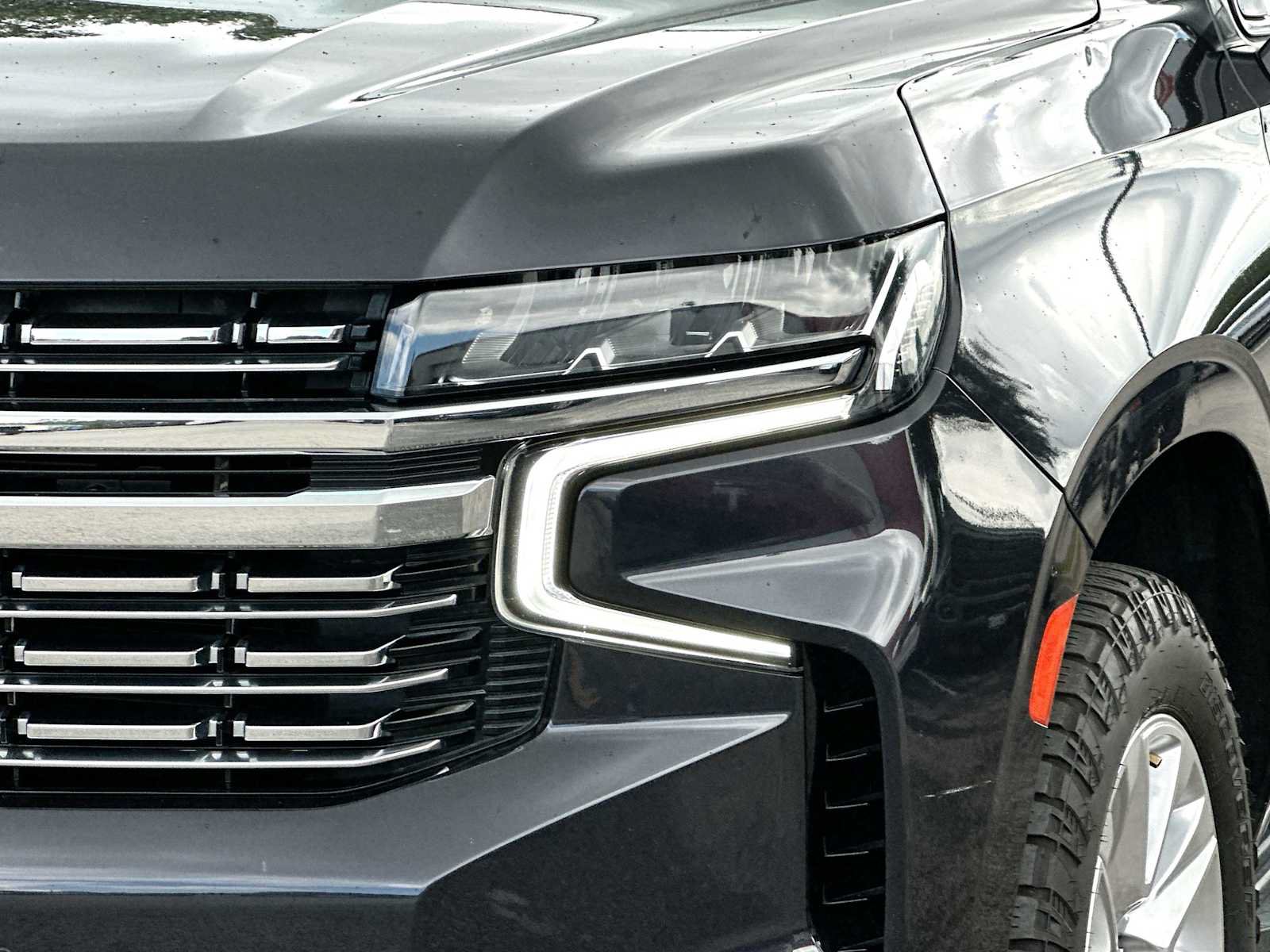 Used 2022 Chevrolet Suburban Premier AWD/4WD image 16