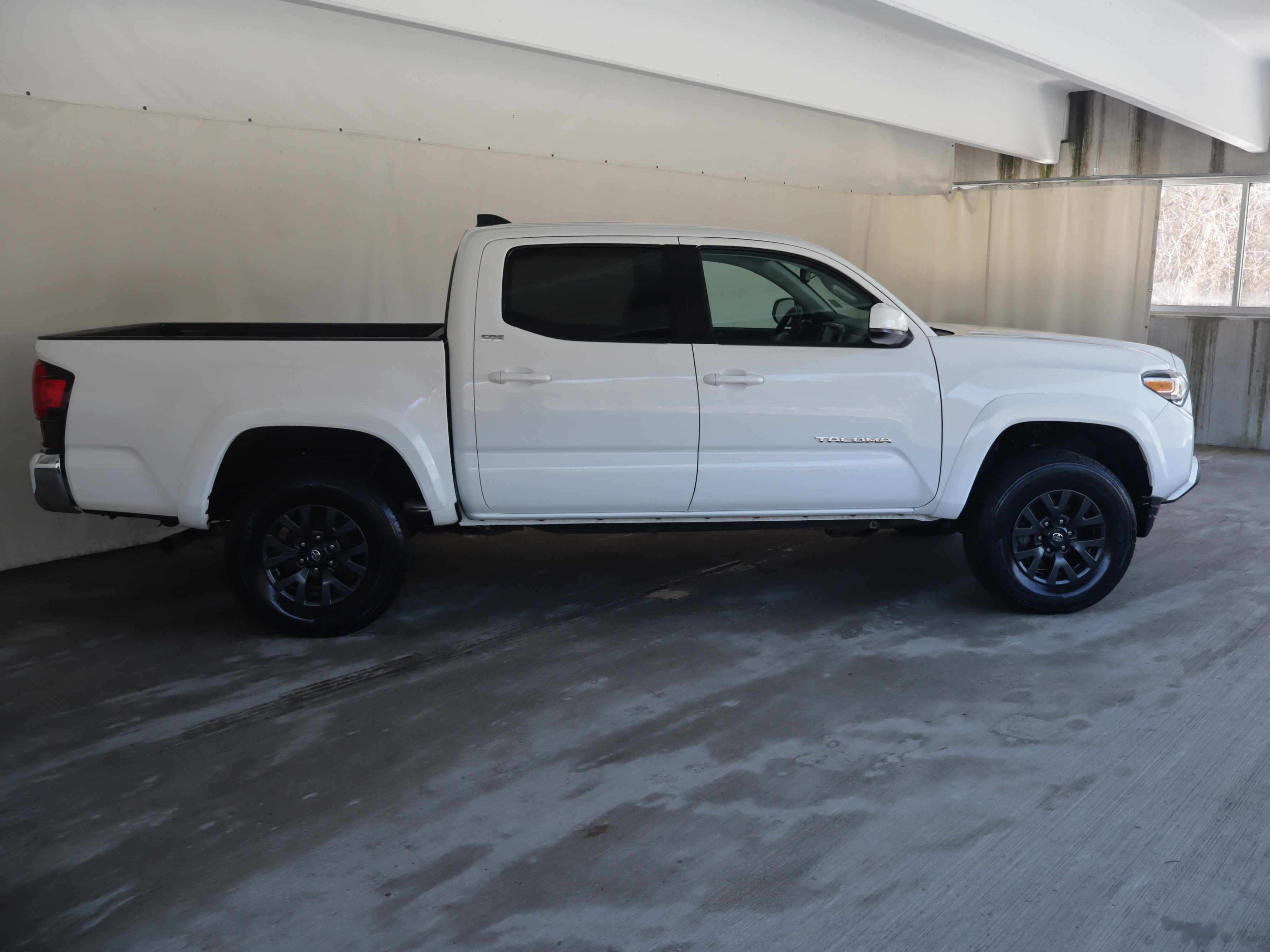Used 2023 Toyota Tacoma SR5 AWD/4WD image 4
