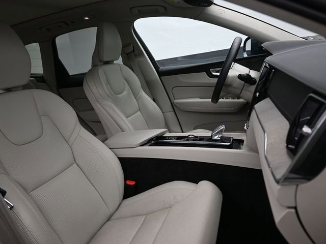 Used 2023 Volvo XC60 B5 Ultimate w/ Climate Package image 37