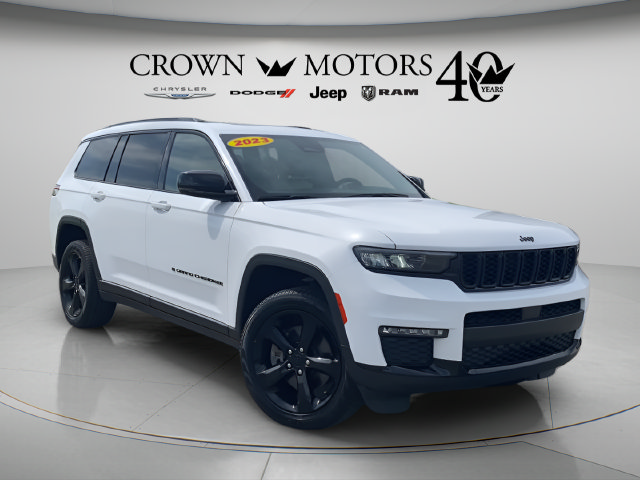 Used 2023 Jeep Grand Cherokee L Limited w/ Black Appearance Package AWD/4WD image 3