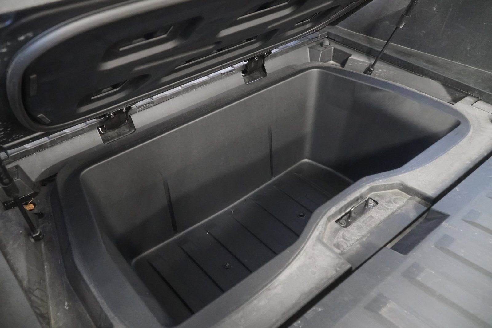 Used 2025 Tesla Cybertruck AWD Crew Cab image 14