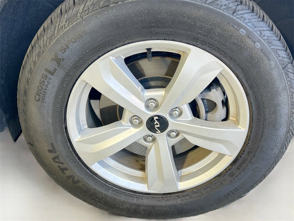 Certified 2024 Kia Sorento LX image 30