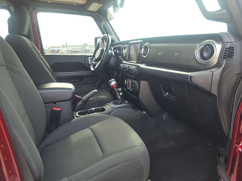 Used 2022 Jeep Gladiator Overland w/ Trailer Tow Package AWD/4WD image 5
