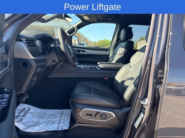 New 2026 Jeep Grand Wagoneer 4WD image 18