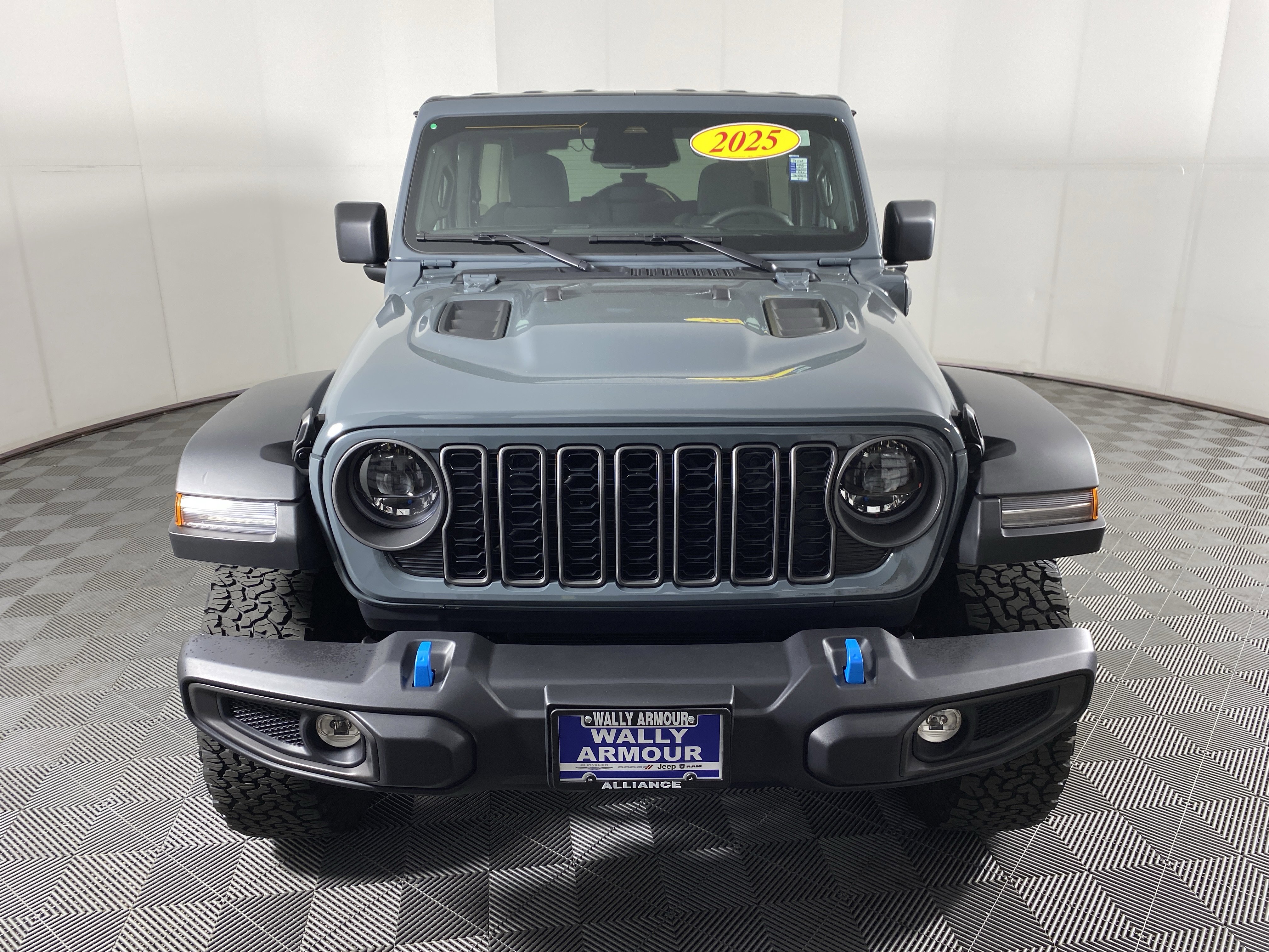 Used 2025 Jeep Wrangler Unlimited Rubicon 4xe AWD/4WD image 10