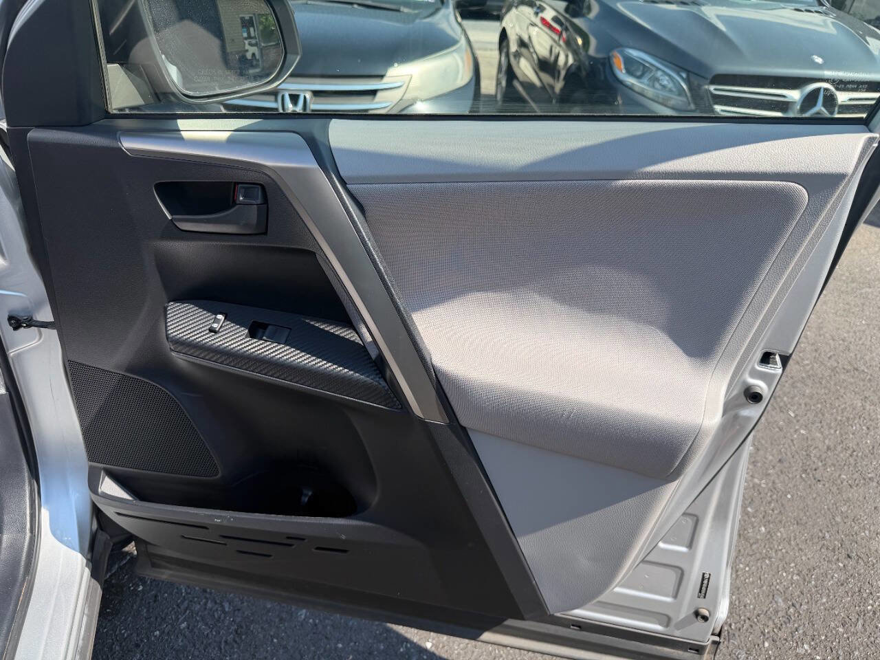 Used 2013 Toyota RAV4 LE AWD/4WD image 40