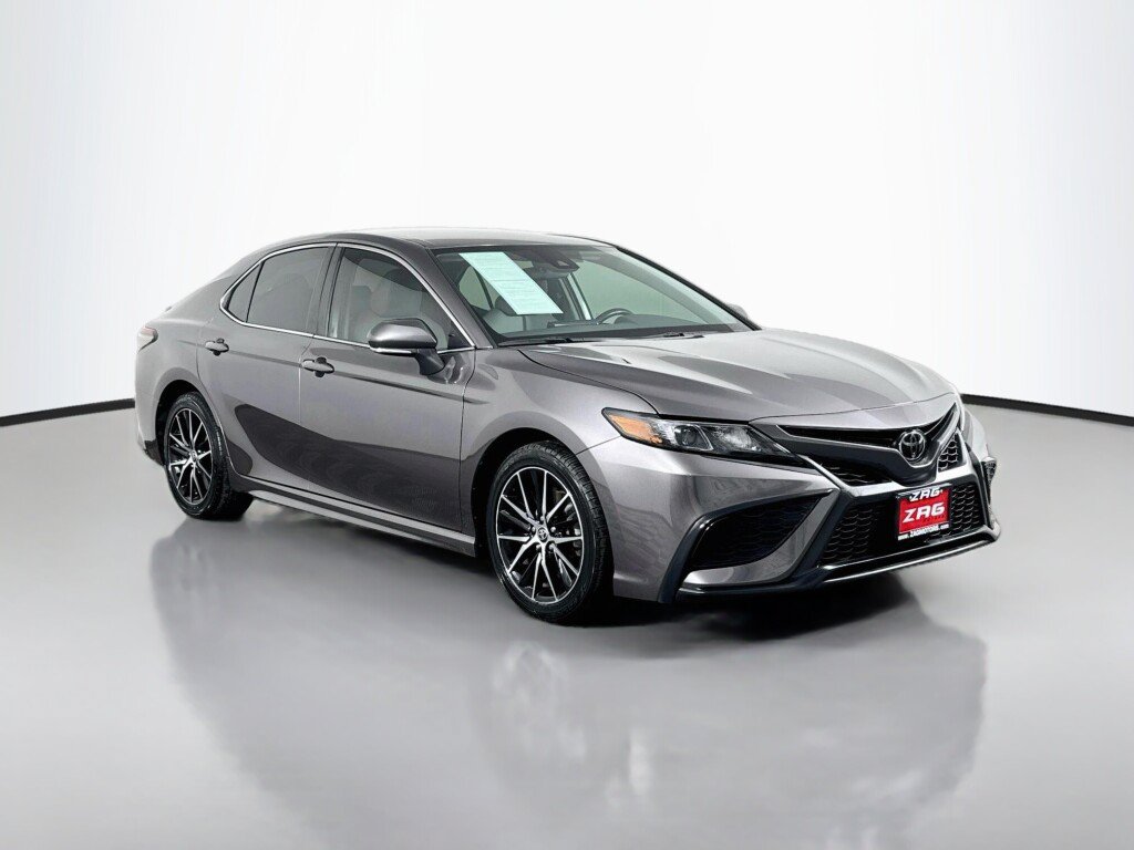 Used 2022 Toyota Camry SE FWD image 7