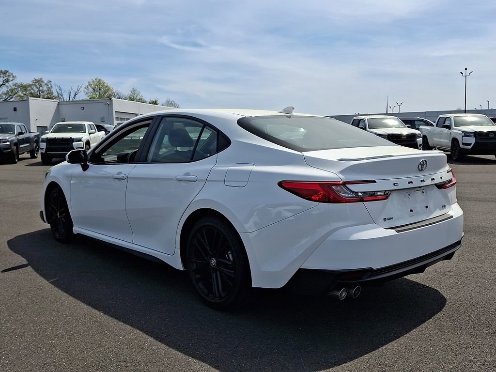 Used 2025 Toyota Camry SE w/ Convenience Package FWD image 4