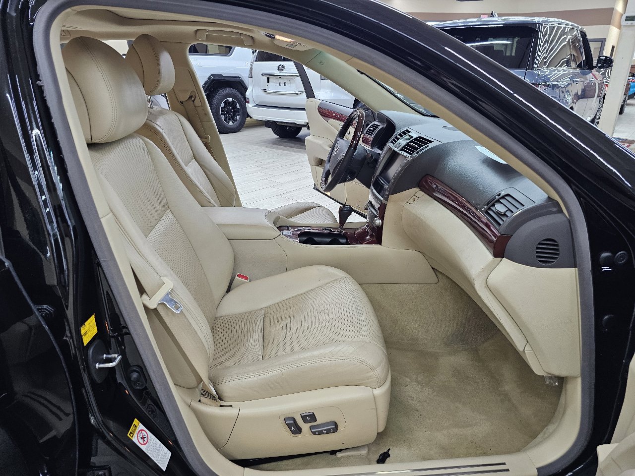 Used 2012 Lexus LS 460 Luxury image 21