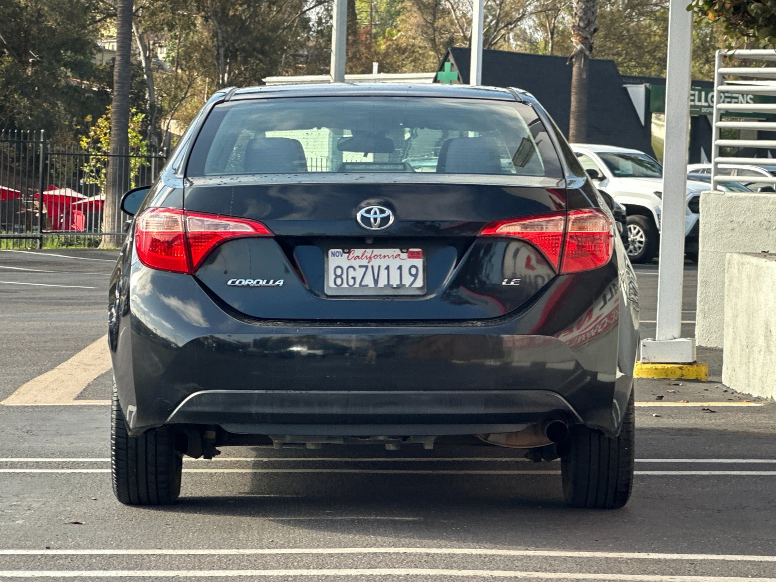 Used 2017 Toyota Corolla LE FWD image 4