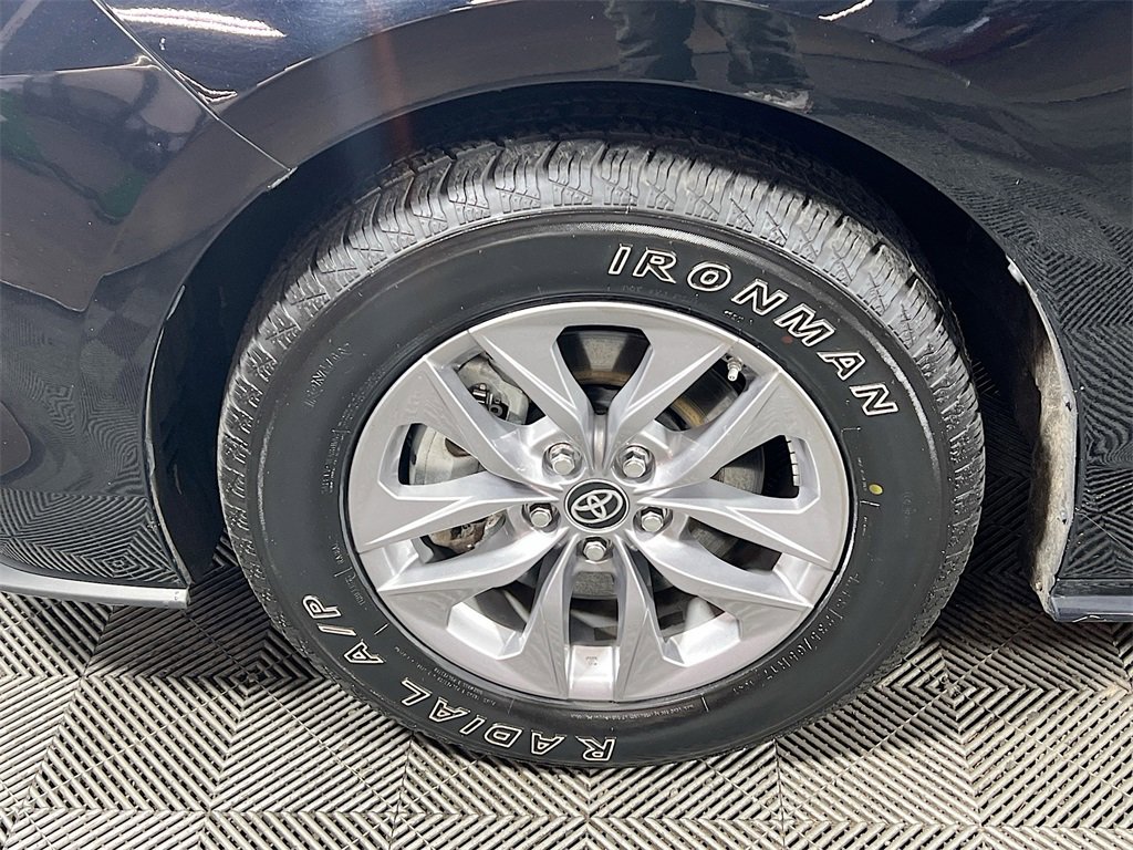 Certified 2024 Toyota Sienna LE image 29