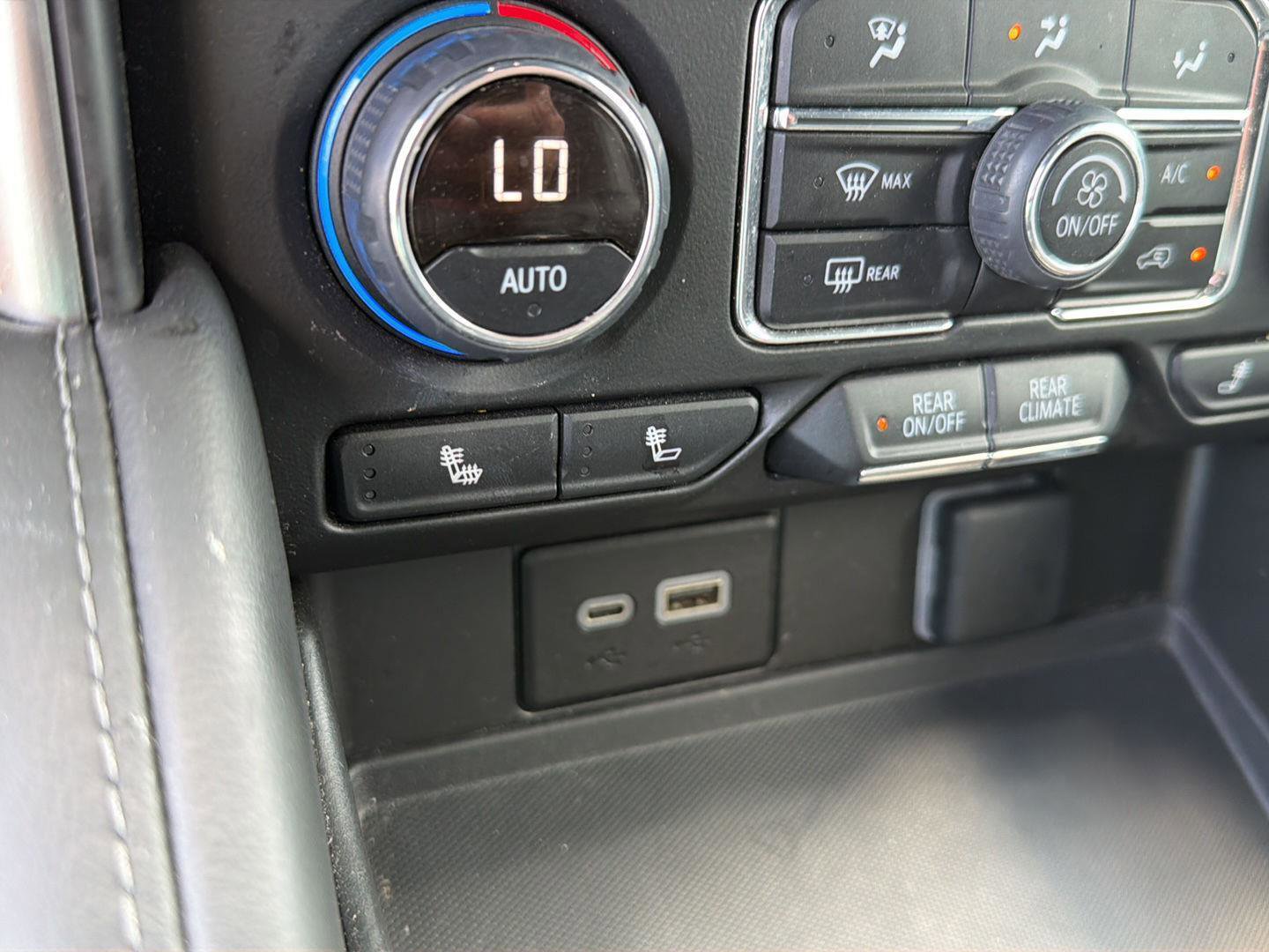 Used 2024 Chevrolet Tahoe LT RWD image 29