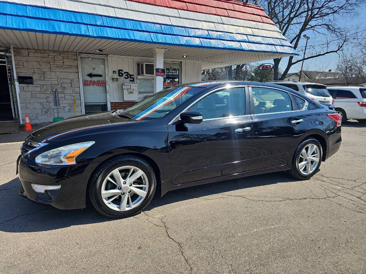 Used 2013 Nissan Altima 2.5 SL w/ Technology Pkg FWD image 3