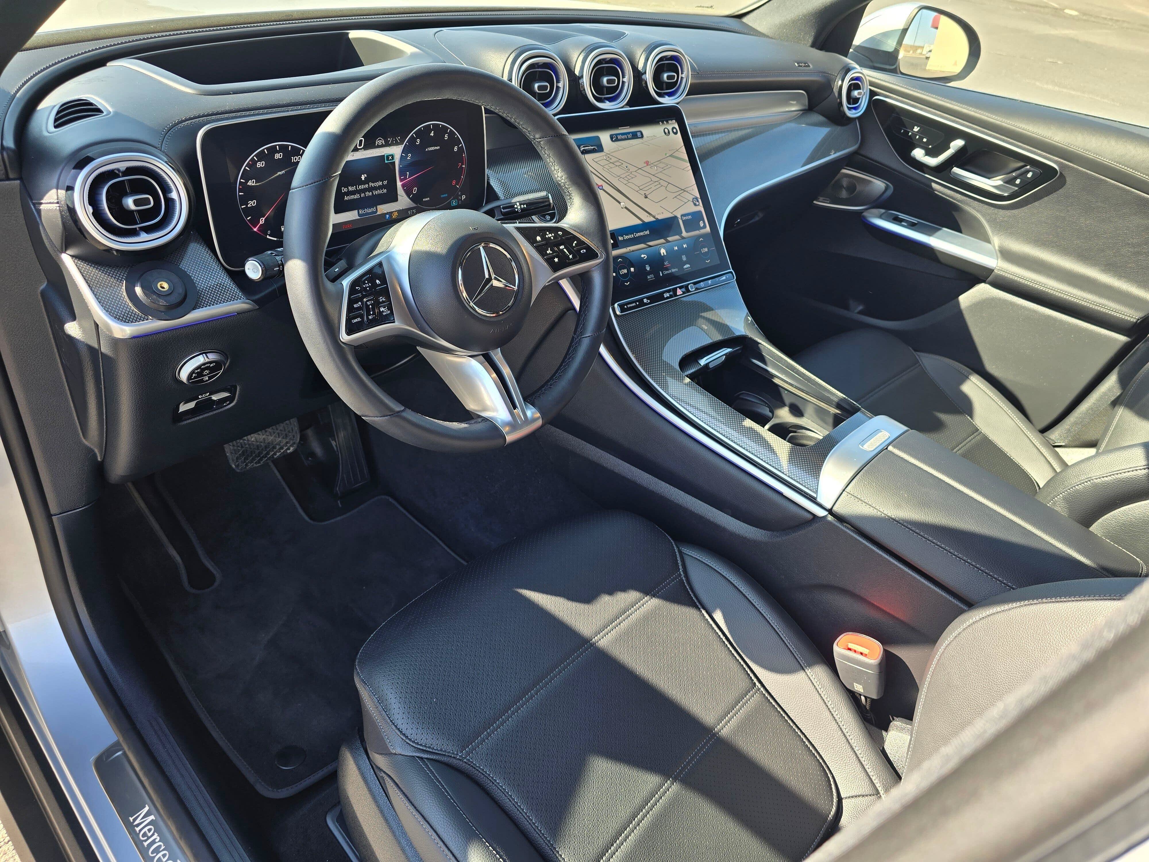 Used 2023 Mercedes-Benz GLC 300 4MATIC image 2