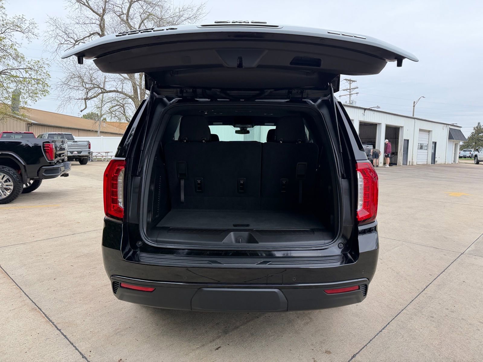 Used 2021 GMC Yukon SLE w/ Gmc Pro Safety Plus Package image 34