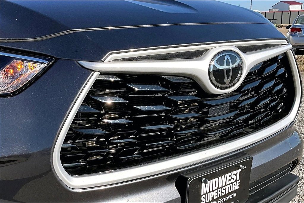 Used 2024 Toyota Highlander XLE image 27