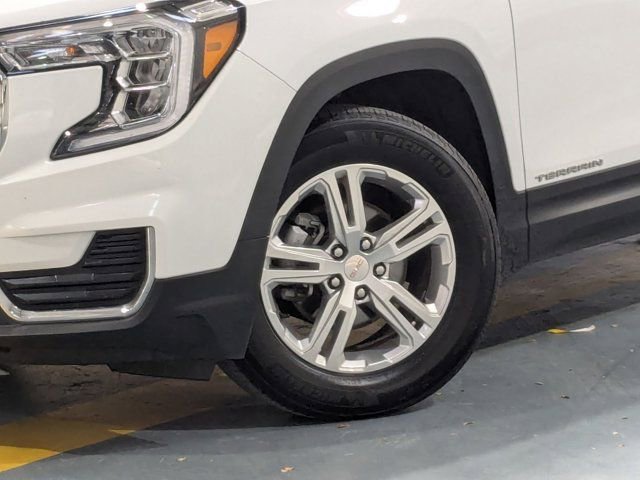 Used 2024 GMC Terrain SLE image 32