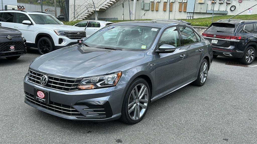 Used 2018 Volkswagen Passat 2.0T R-Line FWD image 3
