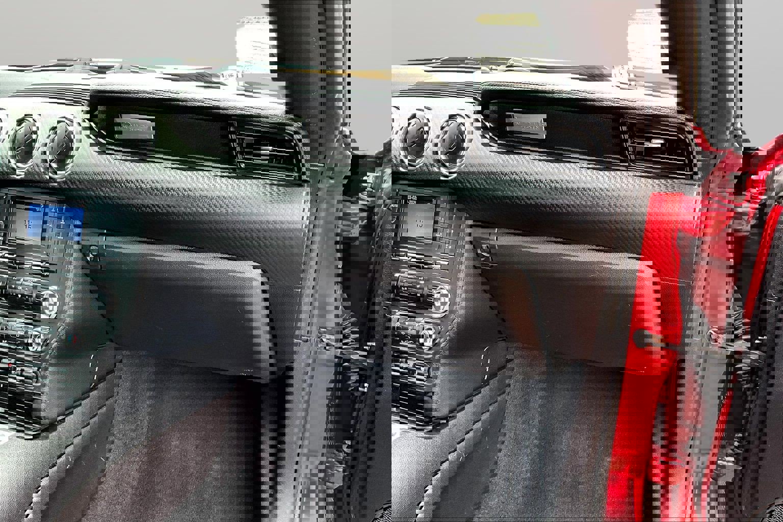 Used 2019 Ford Mustang EcoBoost image 18