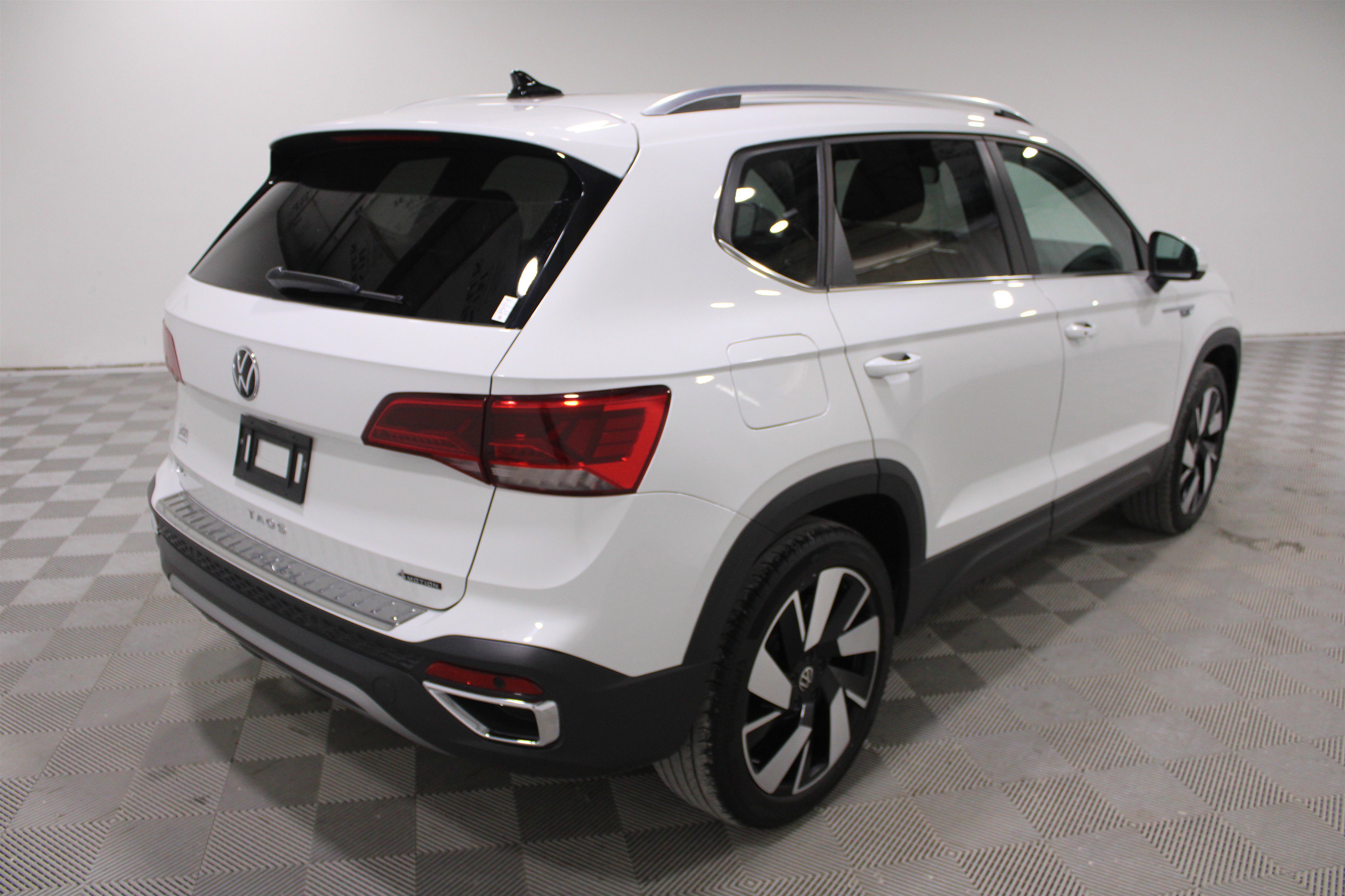 Used 2024 Volkswagen Taos SEL image 27