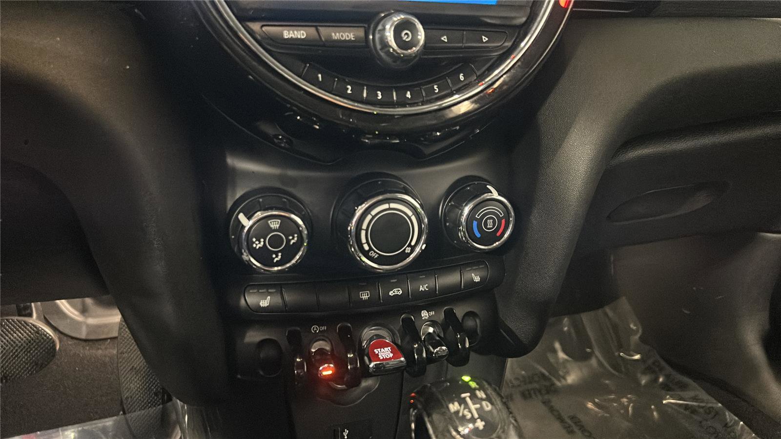 Used 2019 MINI Cooper 2-Door Hardtop w/ Storage Package FWD image 18