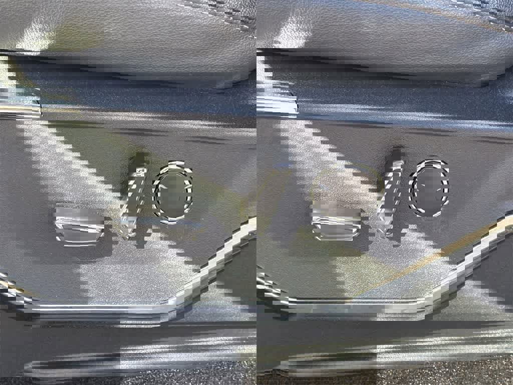 Used 2022 Ford F150 Lightning Lariat image 25