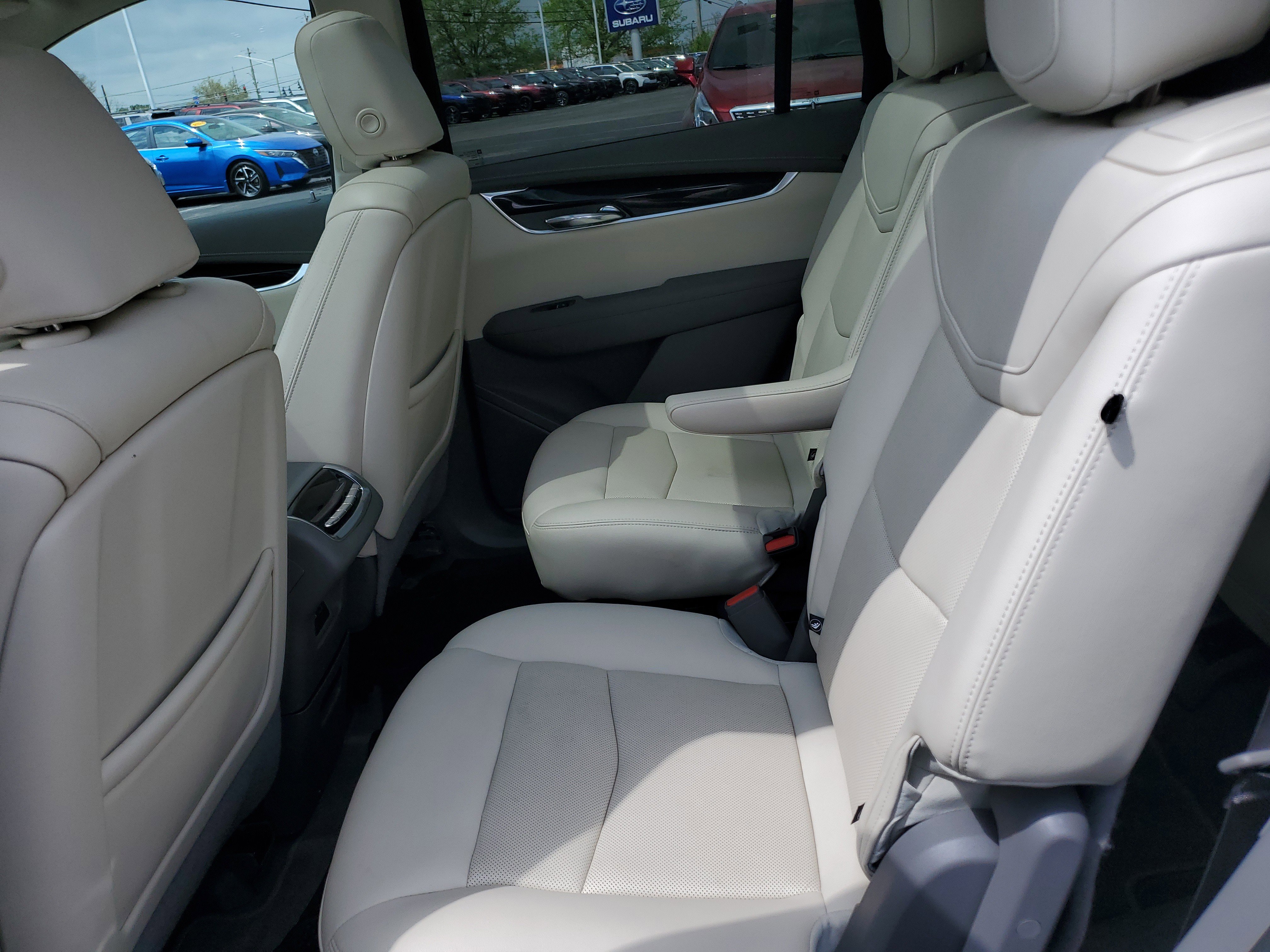 Used 2021 Cadillac XT6 Premium Luxury w/ LPO, Floor Liner Package image 10