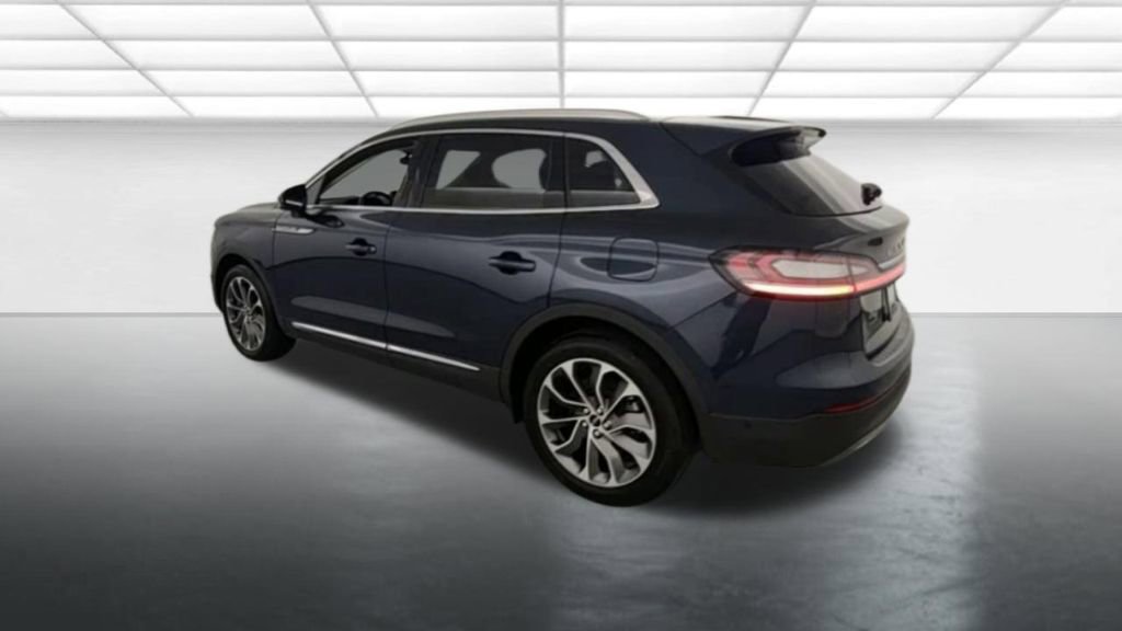 Used 2023 Lincoln Nautilus Reserve w/ Equipment Group 201A image 6