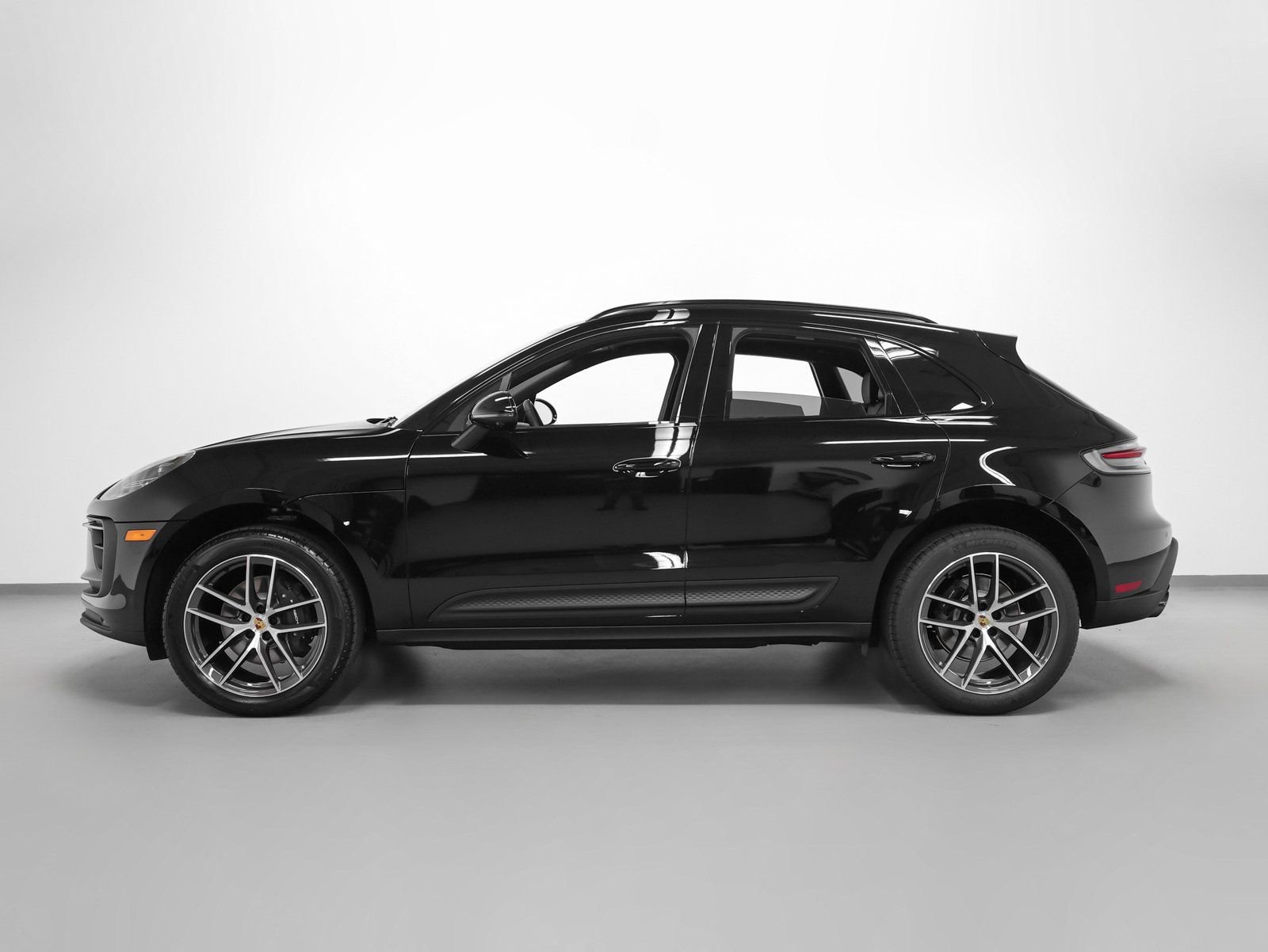 Certified 2026 Porsche Macan image 2