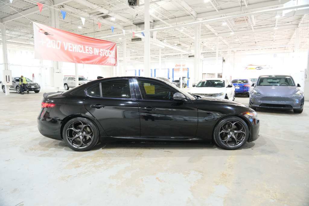 Used 2018 Alfa Romeo Giulia Ti w/ Nero Edizione RWD image 13