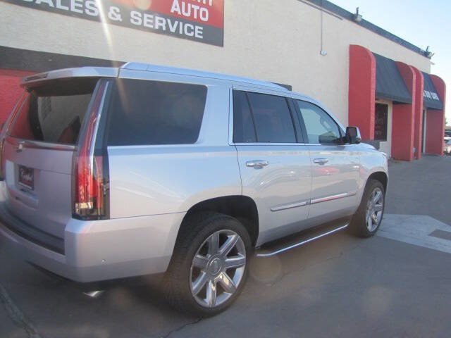 Used 2018 Cadillac Escalade Luxury AWD/4WD image 8