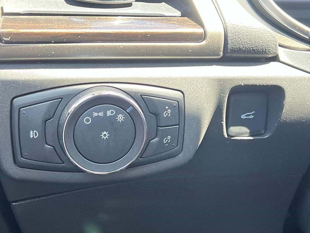 Used 2016 Ford Fusion SE w/ Equipment Group 202A FWD image 23