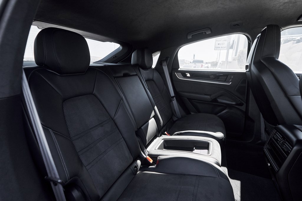 Used 2024 Porsche Cayenne Turbo GT image 44