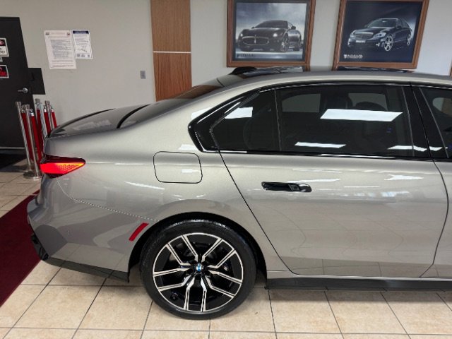 Used 2024 BMW 760i xDrive w/ Executive Package image 15