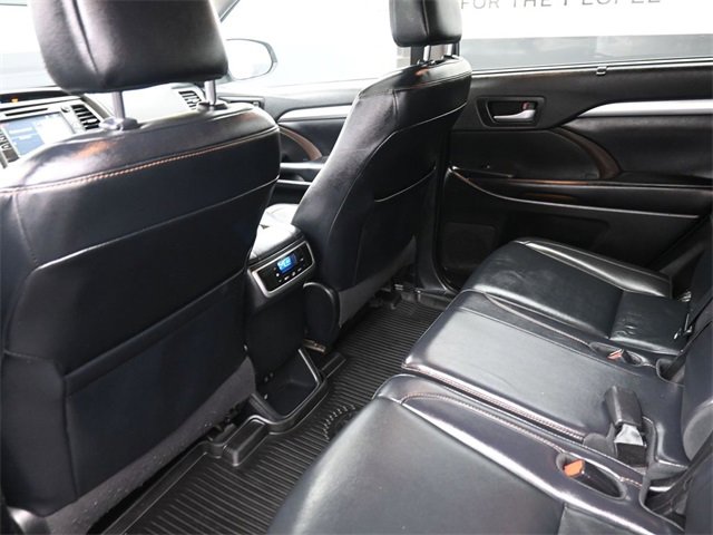 Used 2019 Toyota Highlander XLE image 24