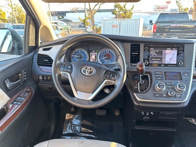 Used 2020 Toyota Sienna XLE image 14
