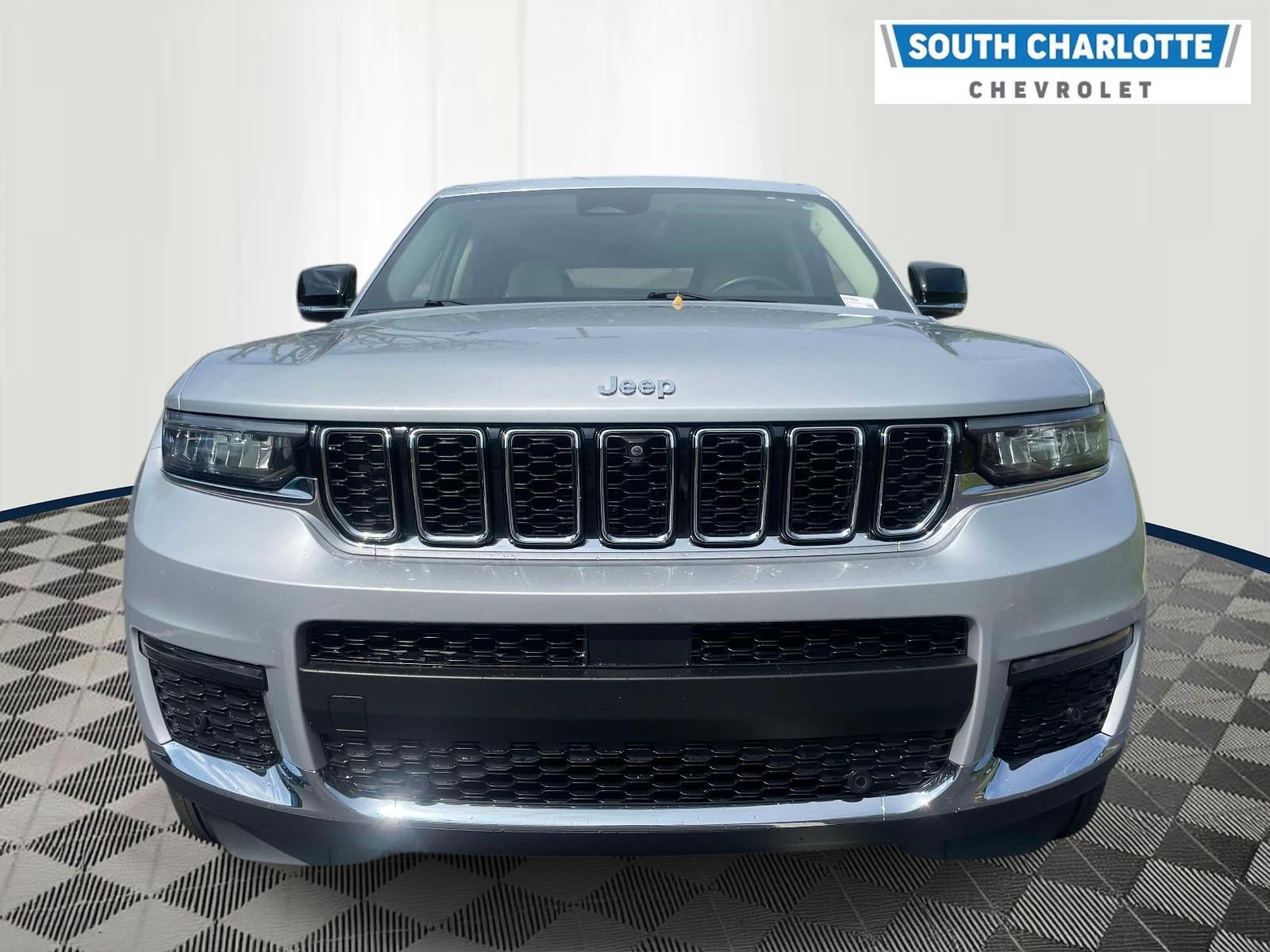 Used 2022 Jeep Grand Cherokee L Limited w/ Luxury Tech Group II AWD/4WD image 2
