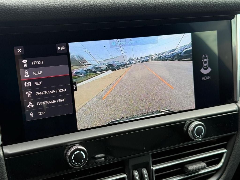 Used 2025 Porsche Macan AWD/4WD image 36