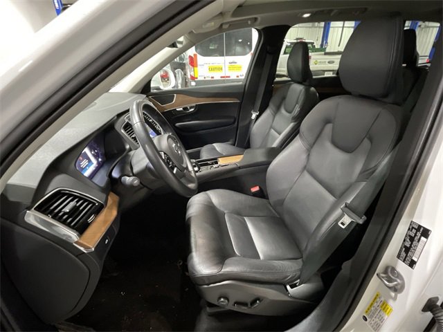 Used 2023 Volvo XC90 B5 Plus image 17