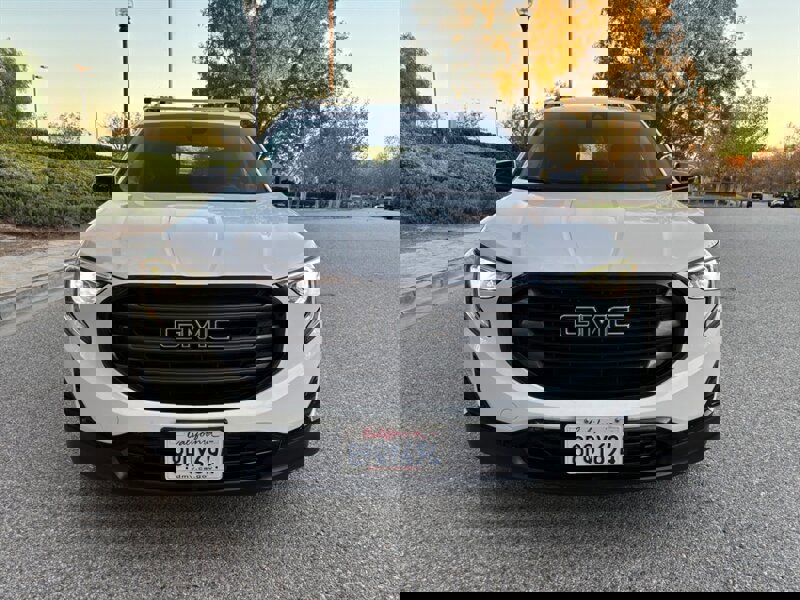 Used 2020 GMC Terrain SLE w/ Elevation Edition image 32