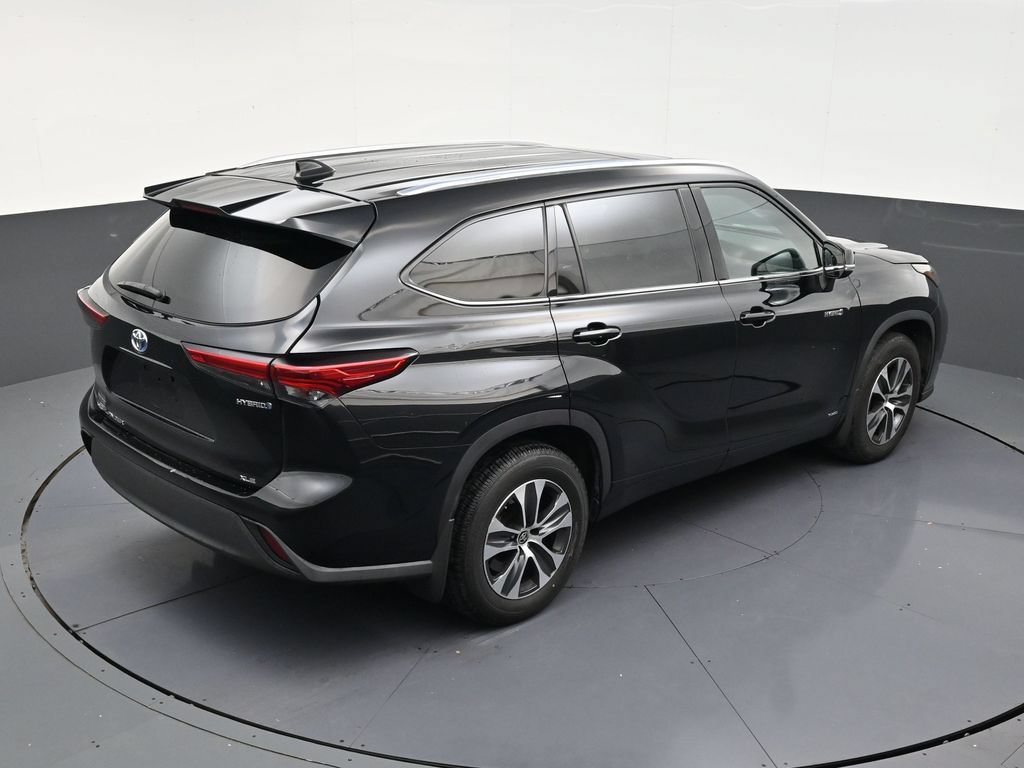 Used 2021 Toyota Highlander XLE AWD/4WD image 16