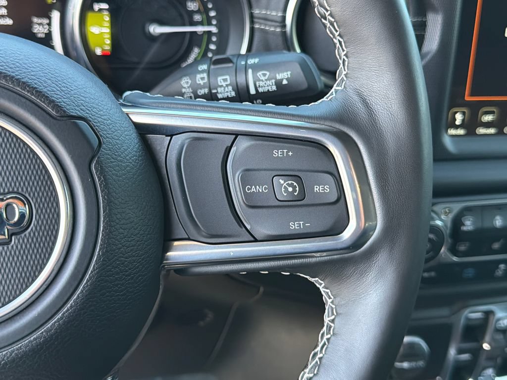 Used 2022 Jeep Wrangler Unlimited Sahara w/ Cold Weather Group AWD/4WD image 25