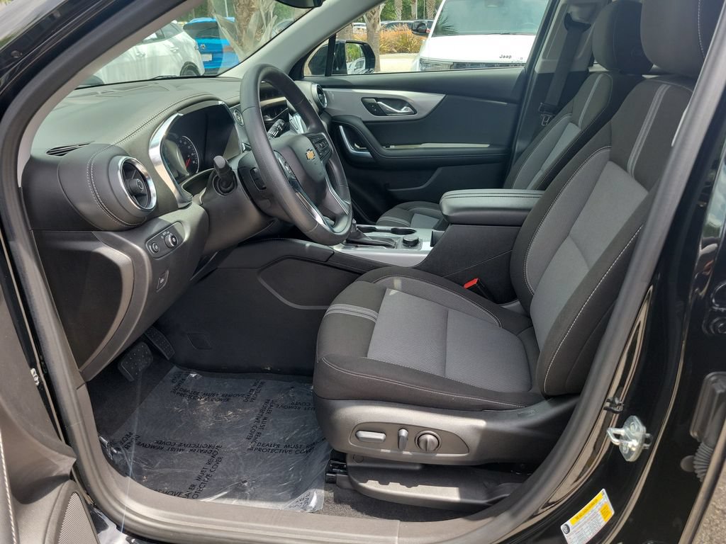 Used 2025 Chevrolet Blazer LT FWD image 23