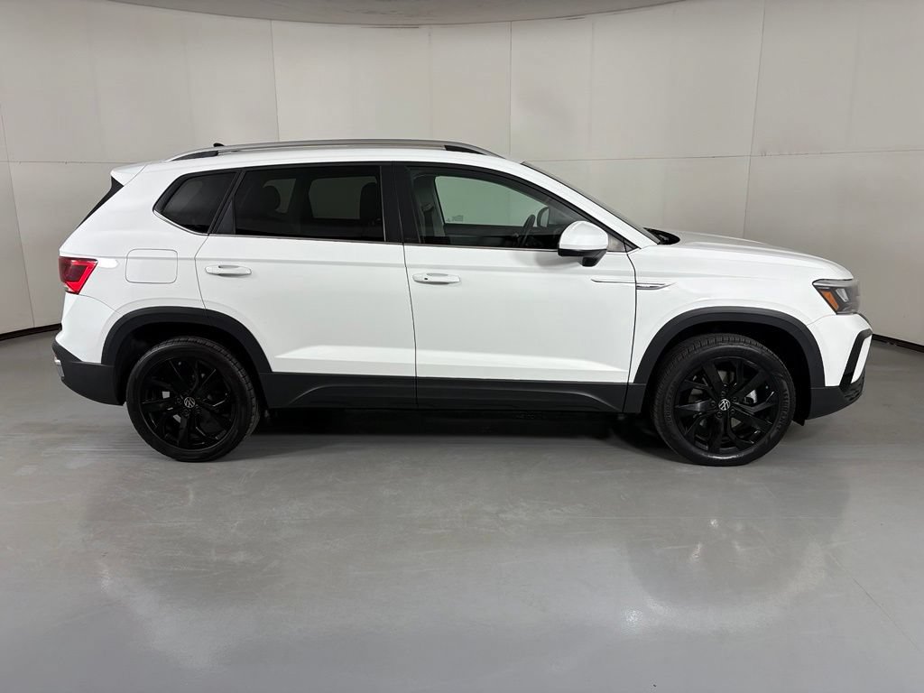 Used 2024 Volkswagen Taos SE FWD image 9