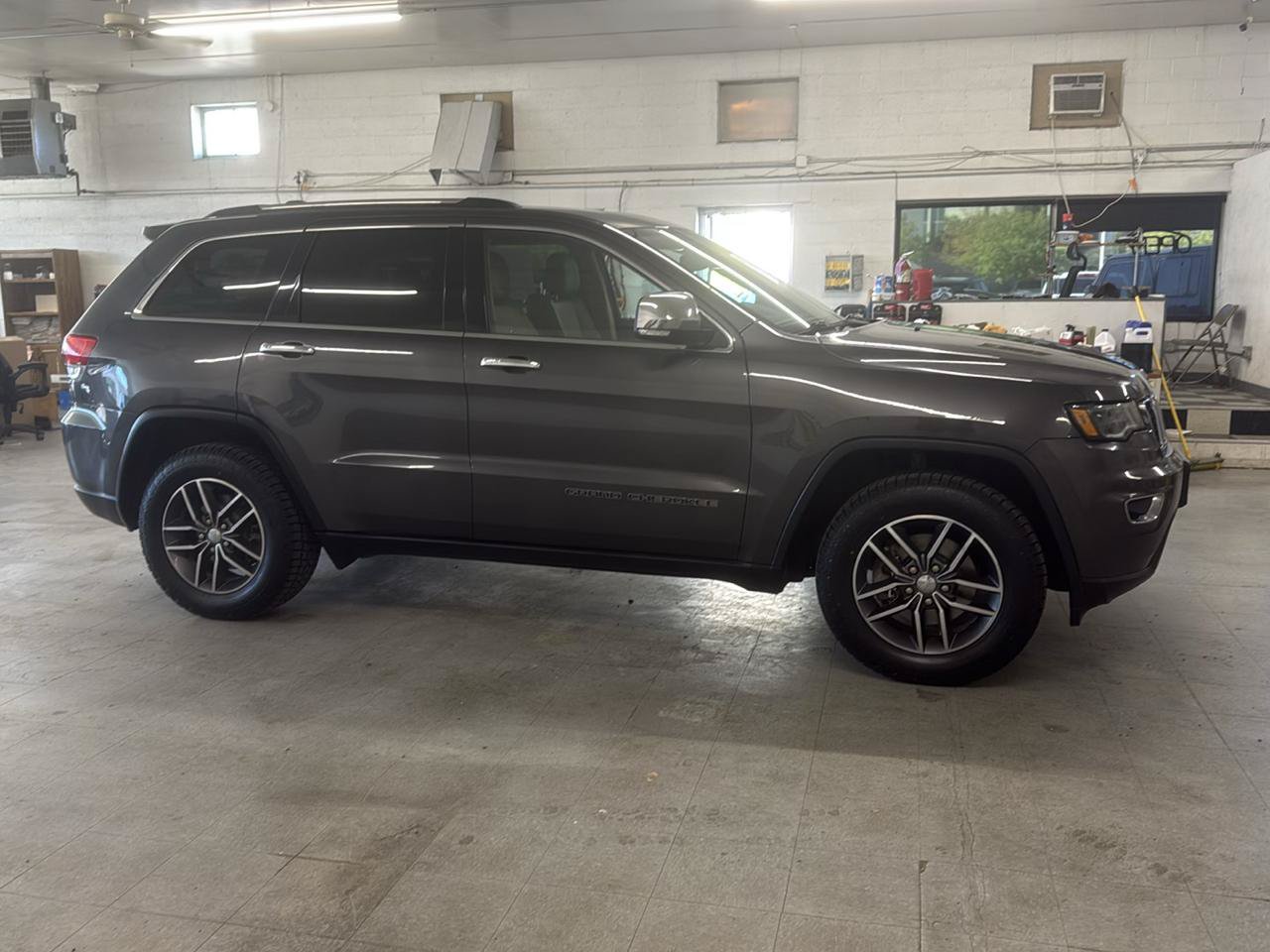 Used 2018 Jeep Grand Cherokee Limited w/ Luxury Group II AWD/4WD image 5