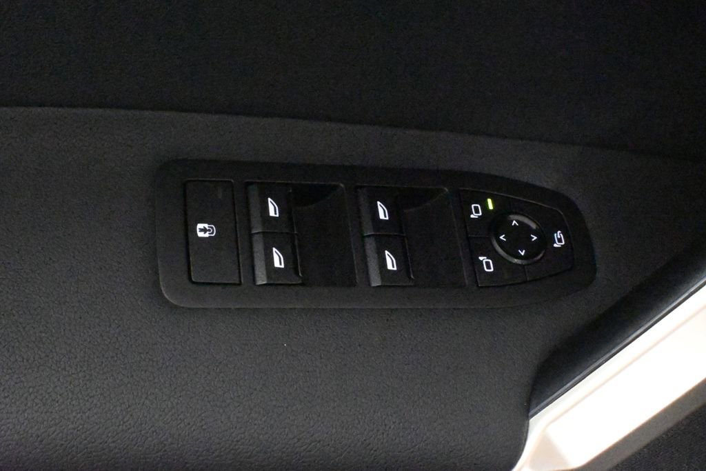 Used 2025 BMW iX xDrive50 w/ Premium Package image 29