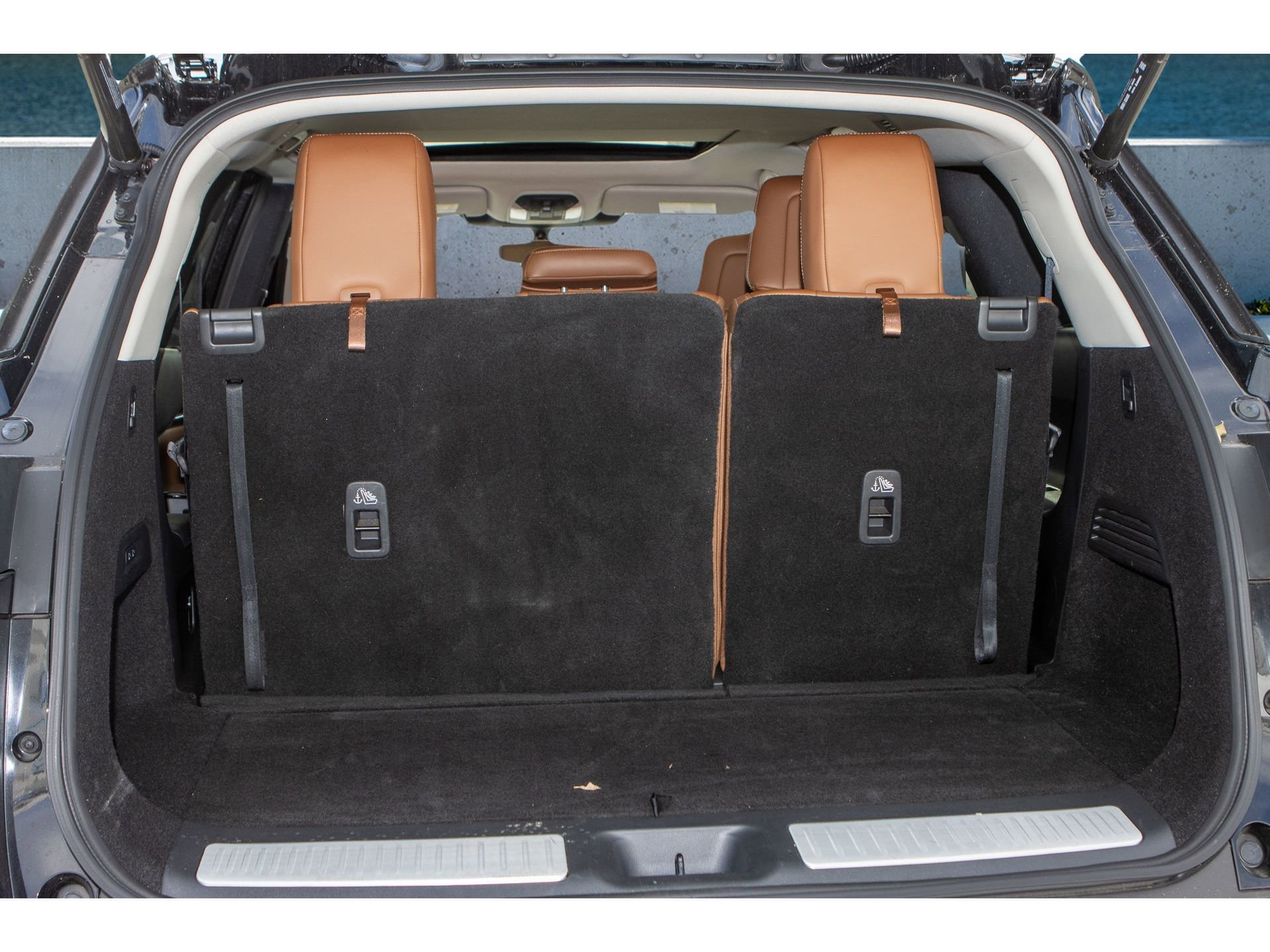 Used 2023 INFINITI QX60 Sensory w/ Cargo Package image 34